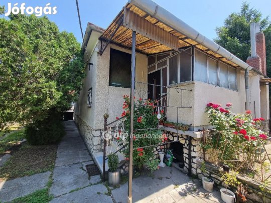 93 nm-es ház eladó Pápa