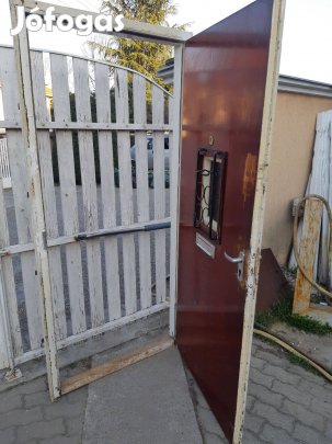 93x202cm bejárati ajtó tokkal jobbos Kitekintő kis ablakkal