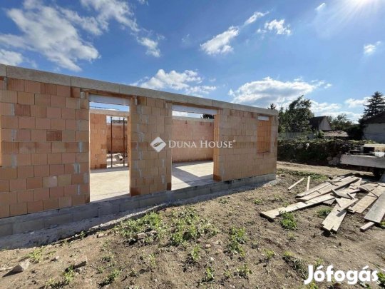 94 nm-es ház eladó Söpte