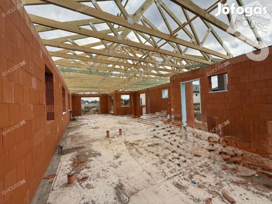 95 nm-es ház eladó Helvécia