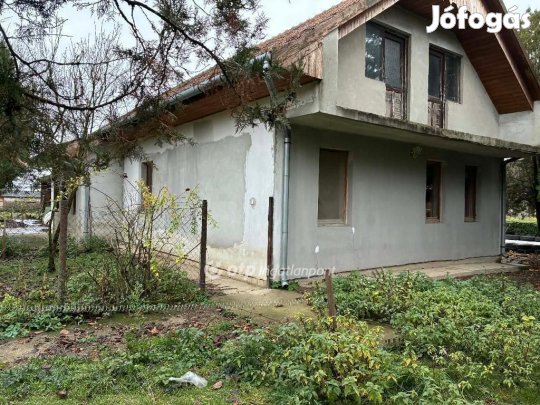 96 nm-es ház eladó Gyula
