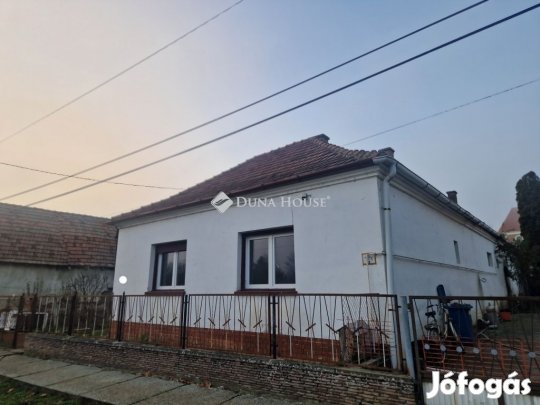 96 nm-es ház eladó Lánycsók