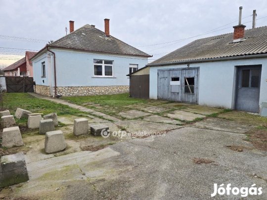96 nm-es ház eladó Pápa