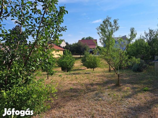 981 nm-es építési telek Mendén