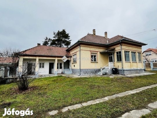 98 nm-es ház eladó Tápiószecső