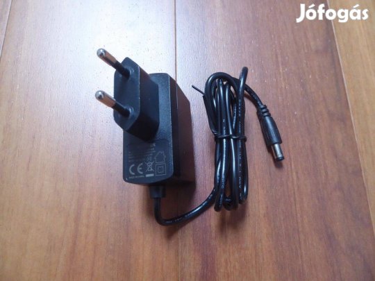 9 V-os hálózati tápegység gitárpedálokhoz