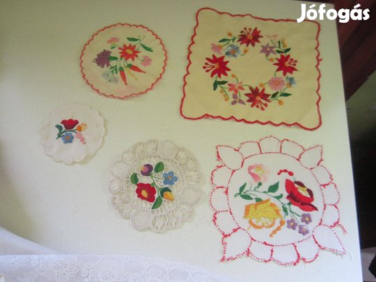 9 db kalocsai mintás kisterítő egyben