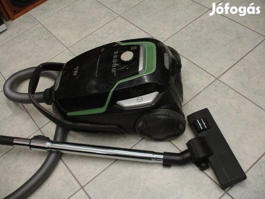AEG Vx9 porszívó teljesítményszabályzós csenedes S.bag zsákos Nagyon