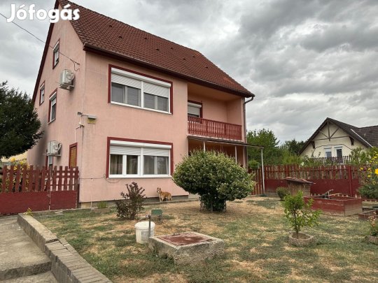 ALKUKÉPES JÓ ÁLLAPOTÚ CSALÁDI HÁZ A KECELHEGYI VÁROSRÉSZBEN