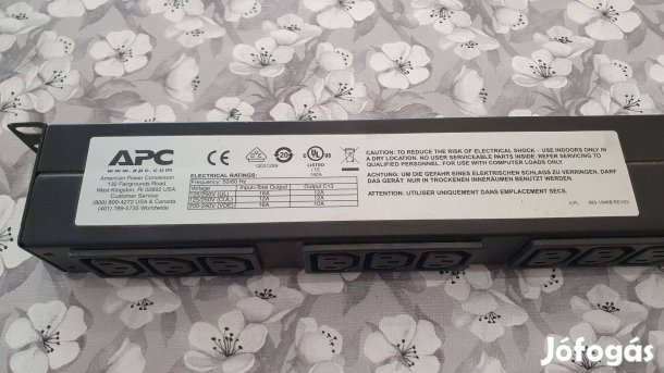 APC Basic Rack PDU áram-elosztó