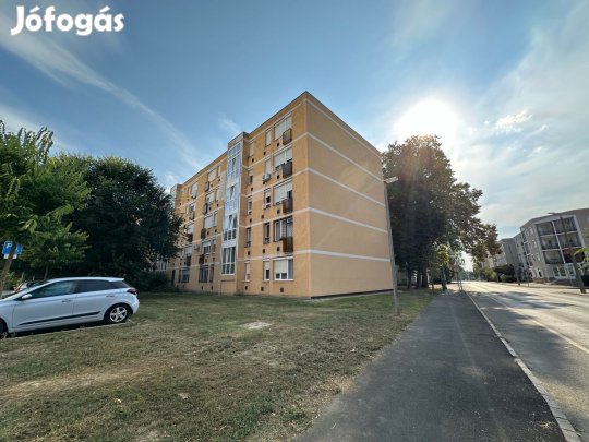 ARANY JÁNOS UTCAI 1,5 SZOBÁS TÉGLALAKÁS
