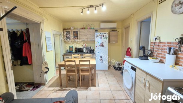 ÁRCSÖKKENÉS!! Másfél szobás házrész eladó Békéscsabán