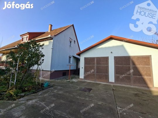 ÁRCSÖKKENÉS ! Tágas, minőségi családi ház, dupla garázzsal!