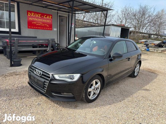AUDI A3 1.4 TFSI Attraction Orange&Black Editio...