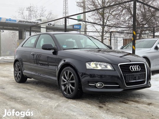 AUDI A3 1.6 Attraction Szervizkönyv! Sok extra!
