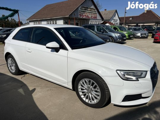 AUDI A3 1.6 TDI Design Szervizkönyves