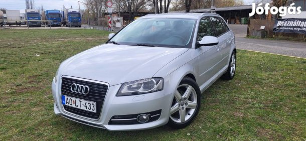 AUDI A3 2.0 TDI Attraction DPF Sportback! Xenon...