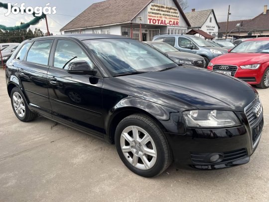 AUDI A3 2.0 TDI Attraction DPF Végig Vezetett S...