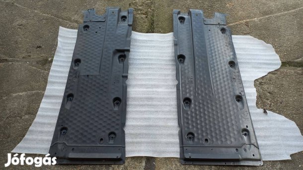 AUDI A3 8P fenéklemez