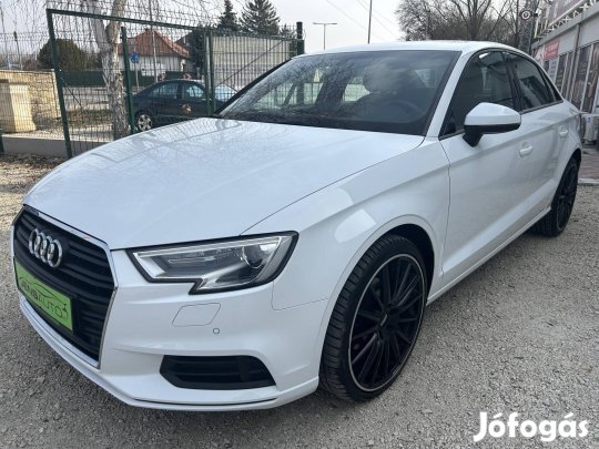 AUDI A3 Limousine 1.6 TDI Design Szervizkönyv
