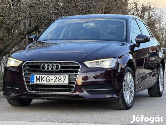 AUDI A3 Sportback 1.6 TDI Attraction S-tronic M...
