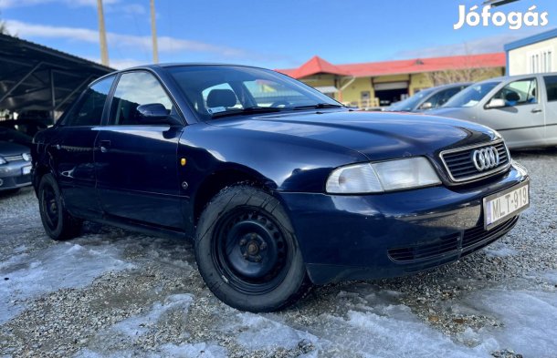 AUDI A4 1.6 Komfort Digitklíma/Naptető/Vonóhoro...