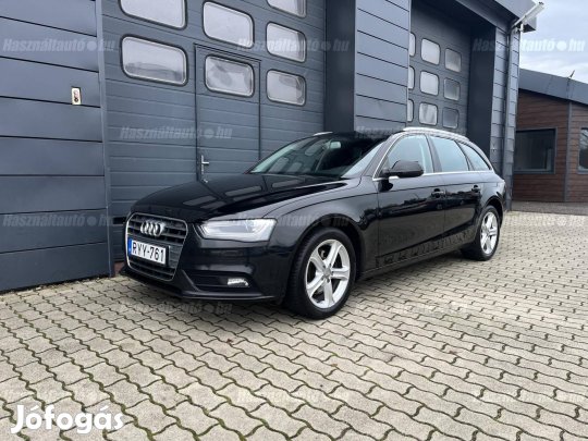 AUDI A4 Avant 2.0 TDI Szervizkönyv / Xenon / SP...