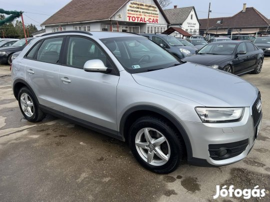 AUDI Q3 2.0 TDi DPF quattro Szervizkönyves