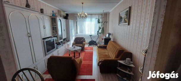 AZONNAL KÖLTÖZHETŐ