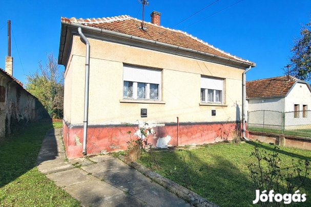 AZONNAL KÖLTÖZHETŐ, TÉGLA CSALÁDI HÁZ NAGY TELEKKEL  ZALASZENTIVÁNON