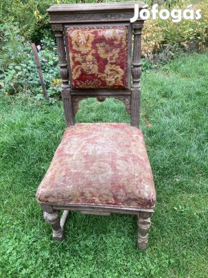 A 2 db antik, kárpitozott fa szék