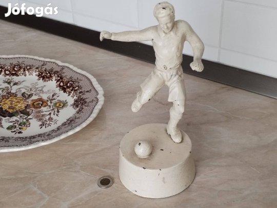 A 40-es évek végéről Focista szobor régi szép korabeli db