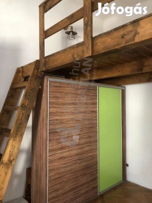 A 7 kerület szívében, a Szövetség utcában galériás otthon kiadó!