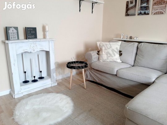 A 8 kerületi Bauer Sándor utcában két szobás lakás kiadó!