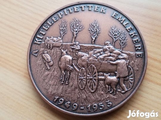 A Kitelepítettek 1949-1953 emlékére Bronz emlékérem
