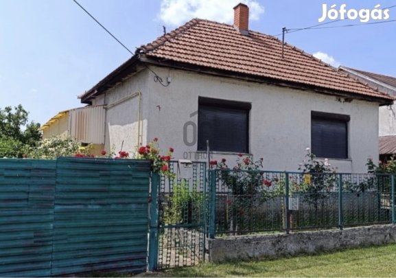 A Mátra lábánál, a nyugodt és barátságos Pásztó külvárosi részén eladó