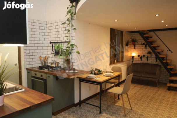 A Peterdy utcában kiadó egy belső kétszintes, másfélszobás ingatlan!