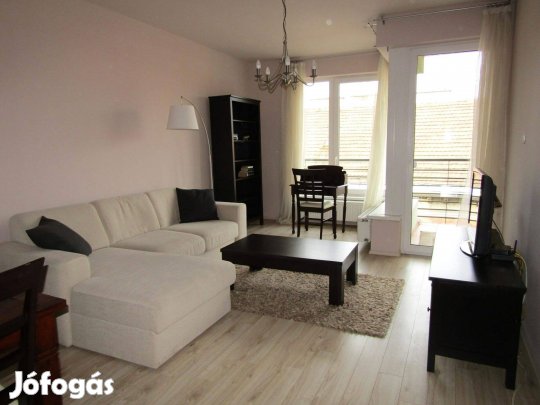 A Szív utcában, 2 szobás, bútorozott, erkélyes lakás kiadó!