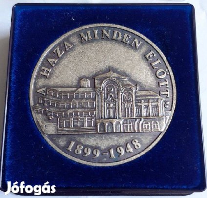 A haza minden előtt érme dobozban