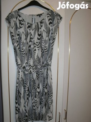 A képen látható Új ruha Nagyméretű