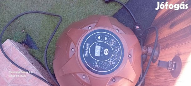 A képen látható felfújható medence eladó