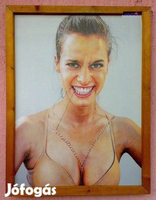 A nő aki összeférceli magát. Bekeretezett poszter. Garázsba, irodába,