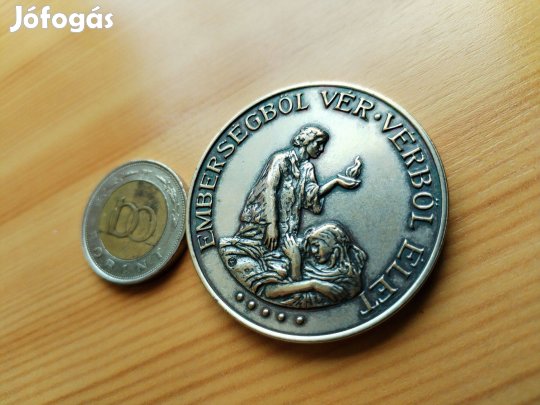 A szervezet Magyar 50 éves vérellátásért ezüstözöt emlékérem