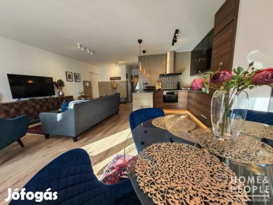 A város szívében felújított, bútorozott lakás eladó - Szeged
