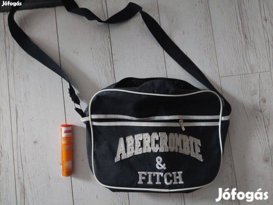 Abercrombie műbőr táska oldaltáska fiú lány is. Kb A4 fér bele