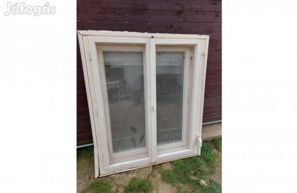 Ablak " Bontott " Redőnyős . Fa