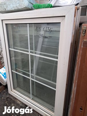 Ablakok dísz osztással