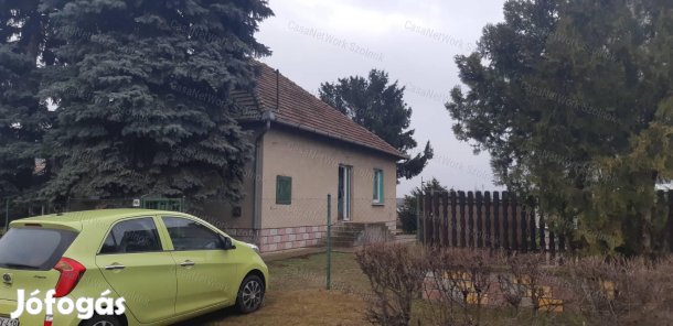 Abonyban eladó kertes családi ház!