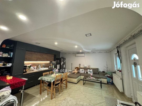 Abonyi 101 nm-es ház eladó