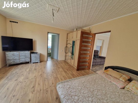 Abonyi 84 nm-es ház eladó